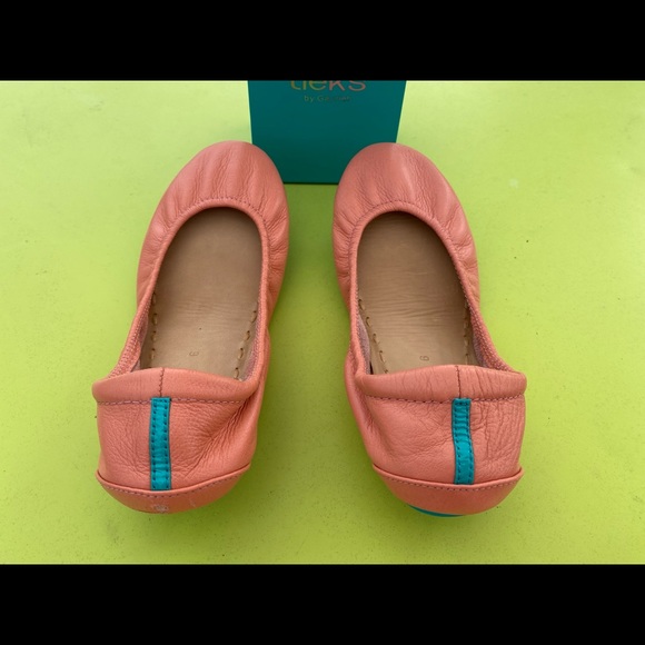 Peach Poppy Tieks! Sz 6. Worn twice but with some scuffs. Sold out online - Picture 7 of 10
